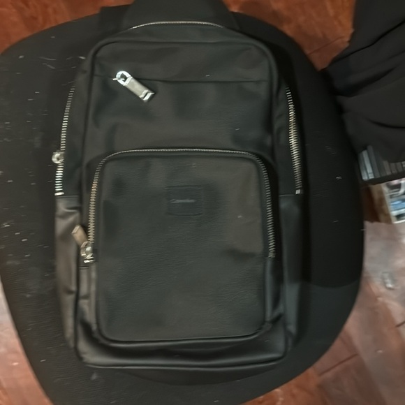 Cavin Klein’s throwover bag. - Picture 2 of 3